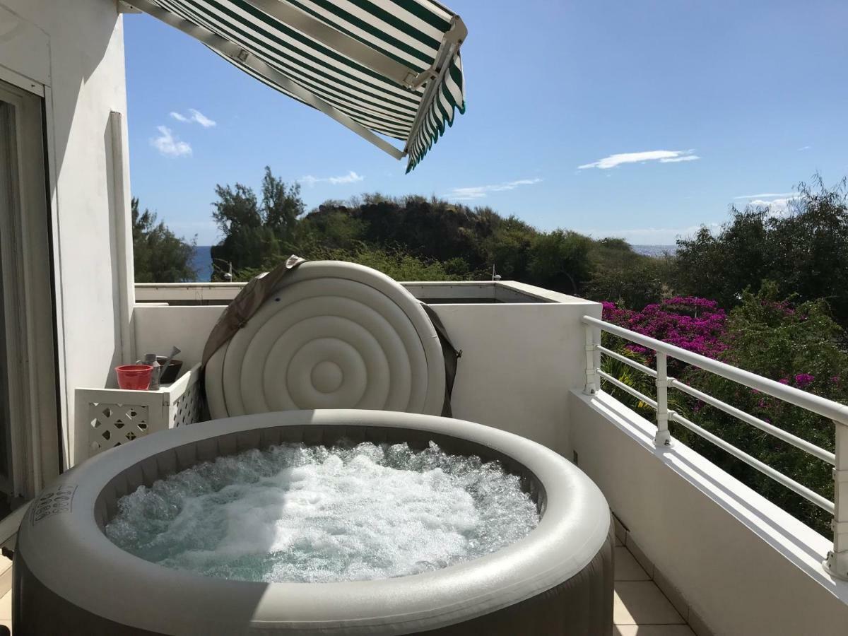 Meuble Homard Avec Jacuzzi Et Vue Mer Saint-Gilles-les Bains Exterior foto